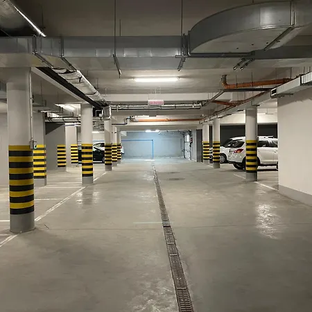 Z Ogrodkiem, Basen, Garaz, 4 Pory Roku *