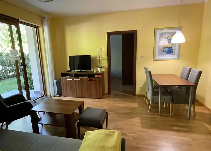 Z Ogrodkiem, Basen, Garaz, 4 Pory Roku * Jastrzębia Góra