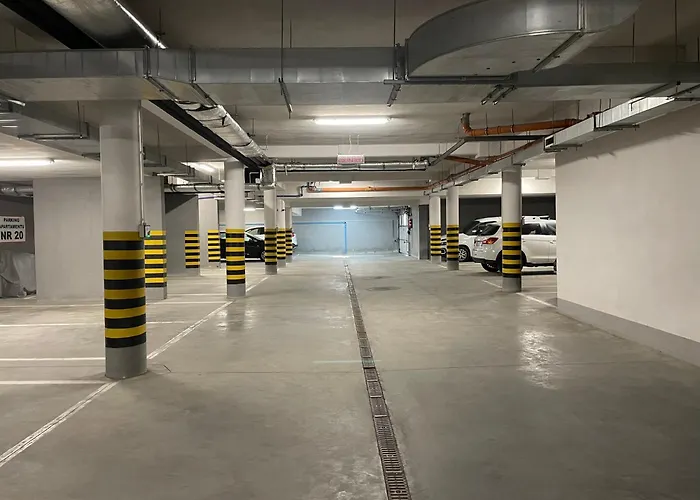 Z Ogrodkiem, Basen, Garaz, 4 Pory Roku *