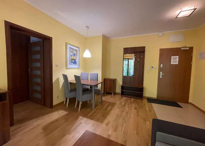 Z Ogrodkiem, Basen, Garaz, 4 Pory Roku *